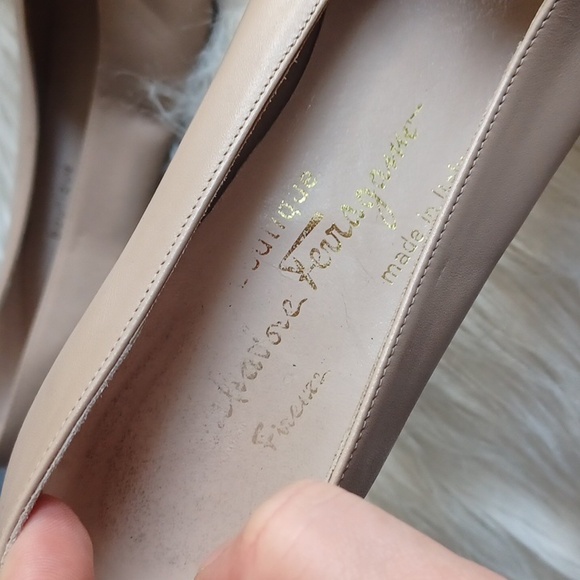 Vintage Salvatore Ferragamo Beige Leather Pumps - Picture 4 of 16